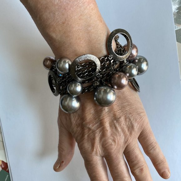 Givenchy Pearl & Circle Bracelet - Picture 6 of 7